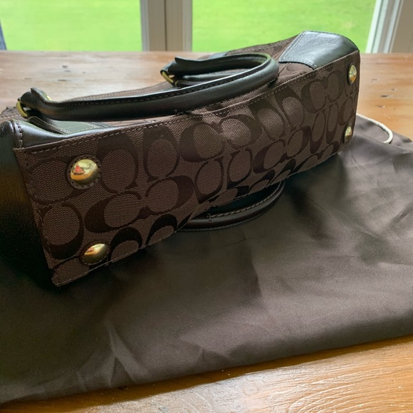 Coach Turn Lock Shoulder Bag H0773 - Picture 1 of 8